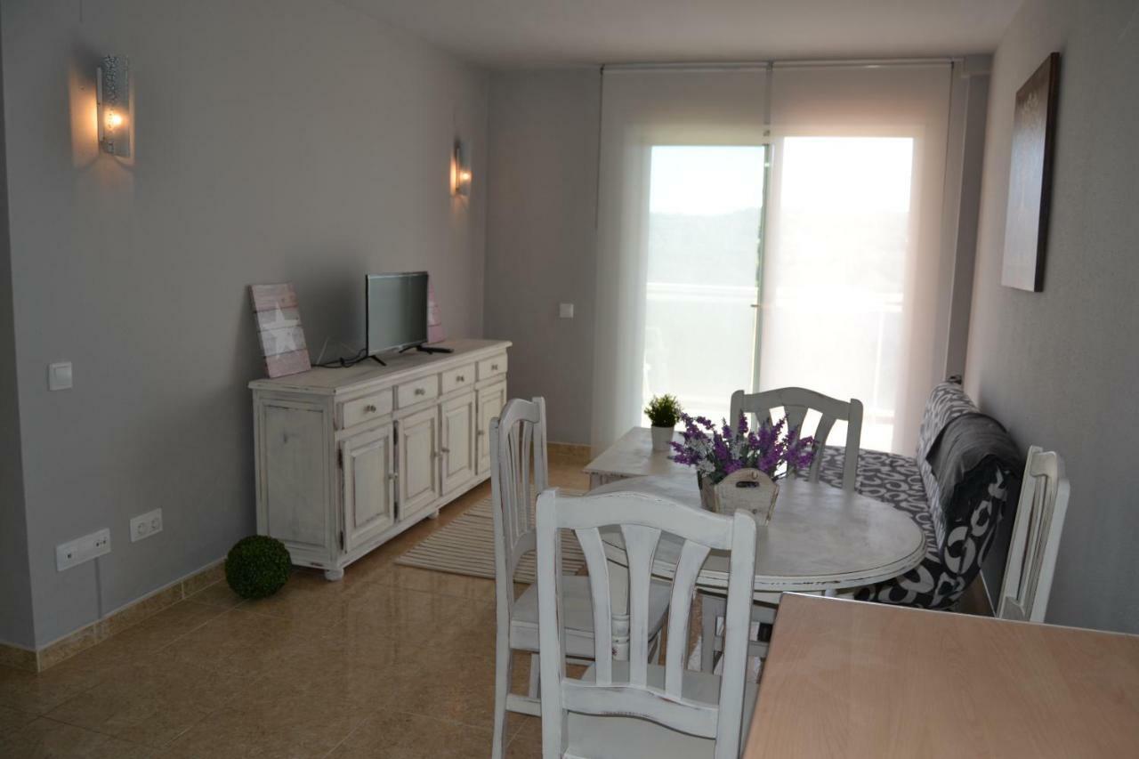Lovely Familiar Apartment With Pool In Cap 살루 외부 사진