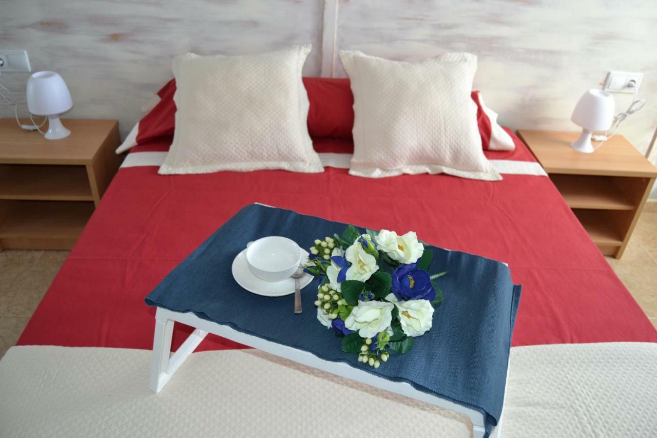 Lovely Familiar Apartment With Pool In Cap 살루 외부 사진