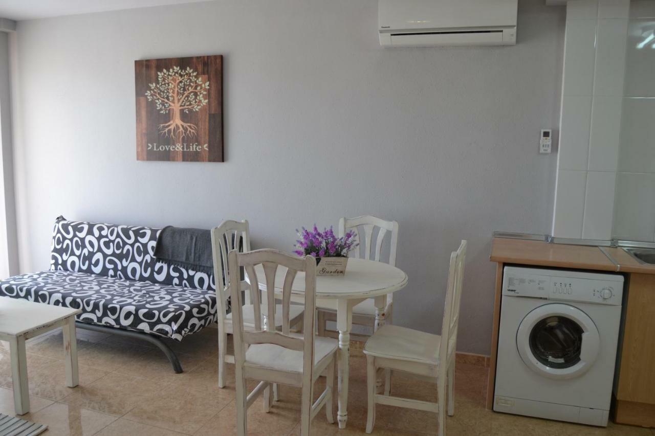 Lovely Familiar Apartment With Pool In Cap 살루 외부 사진