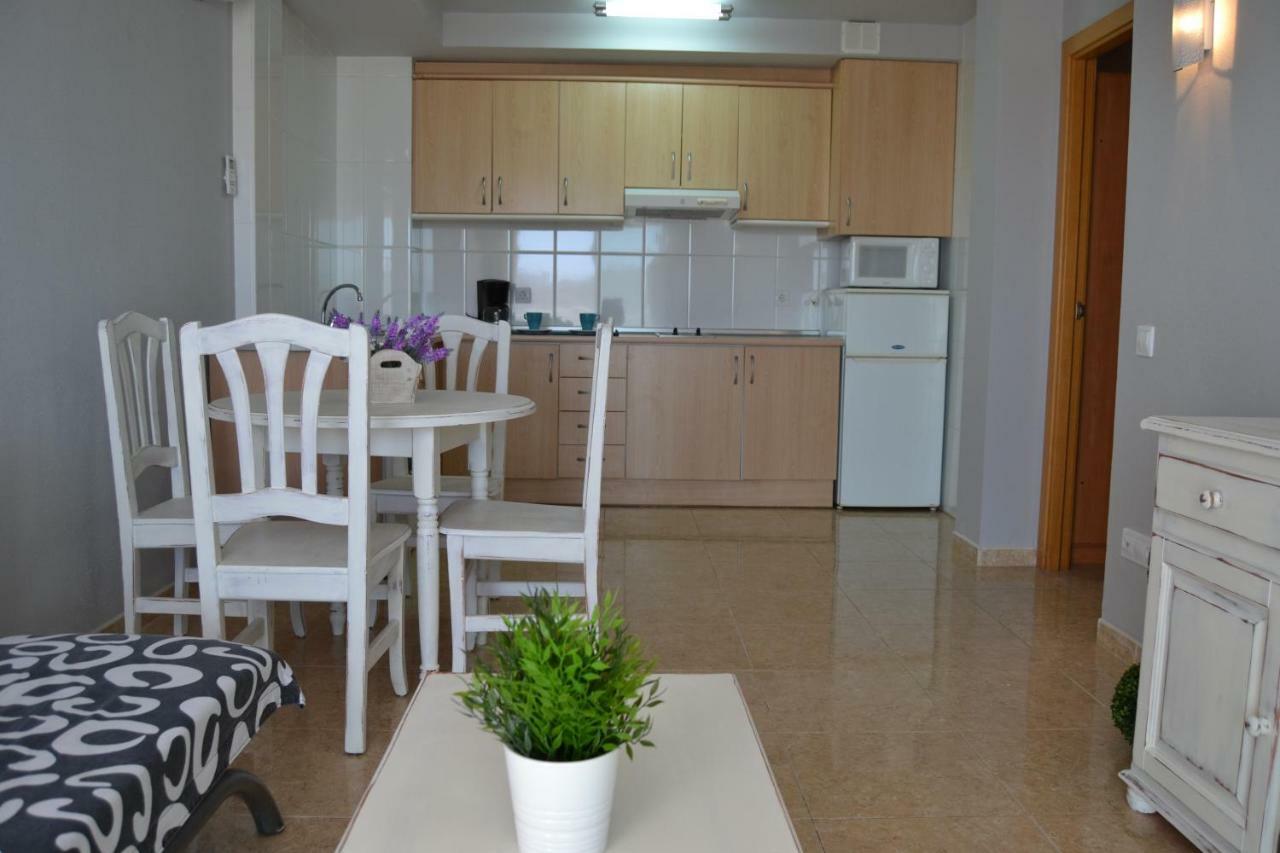 Lovely Familiar Apartment With Pool In Cap 살루 외부 사진