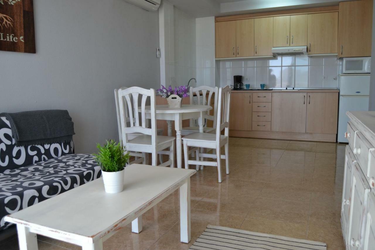 Lovely Familiar Apartment With Pool In Cap 살루 외부 사진