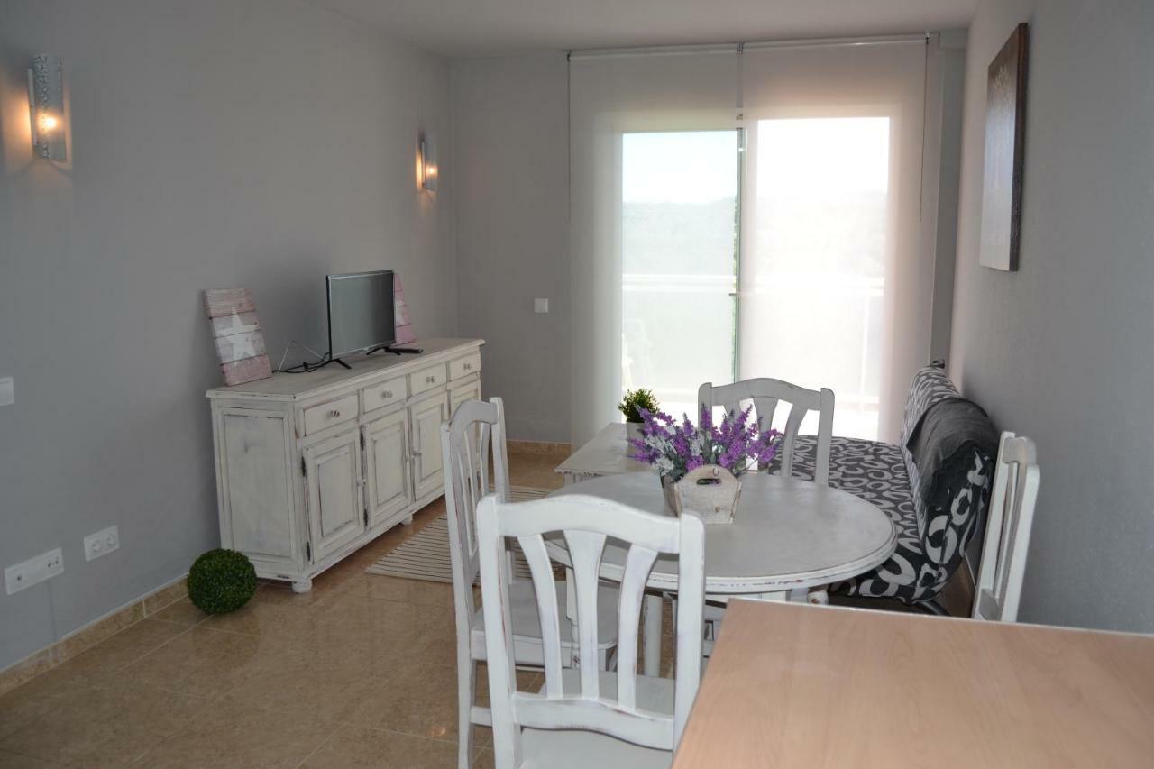 Lovely Familiar Apartment With Pool In Cap 살루 외부 사진