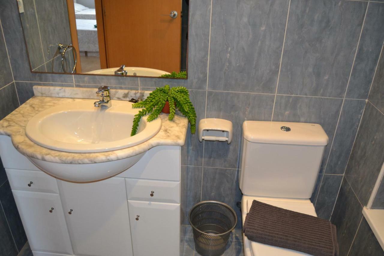 Lovely Familiar Apartment With Pool In Cap 살루 외부 사진