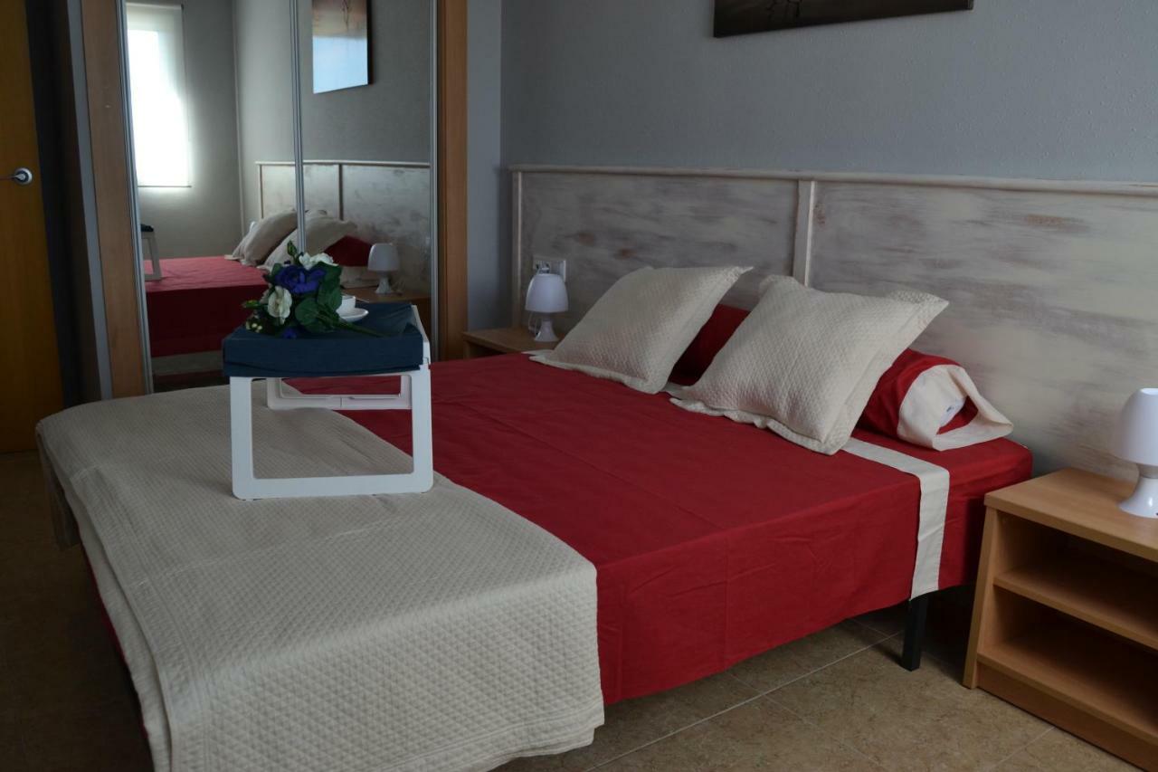Lovely Familiar Apartment With Pool In Cap 살루 외부 사진