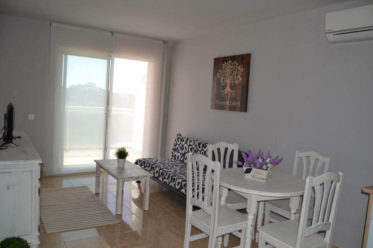 Lovely Familiar Apartment With Pool In Cap 살루 외부 사진