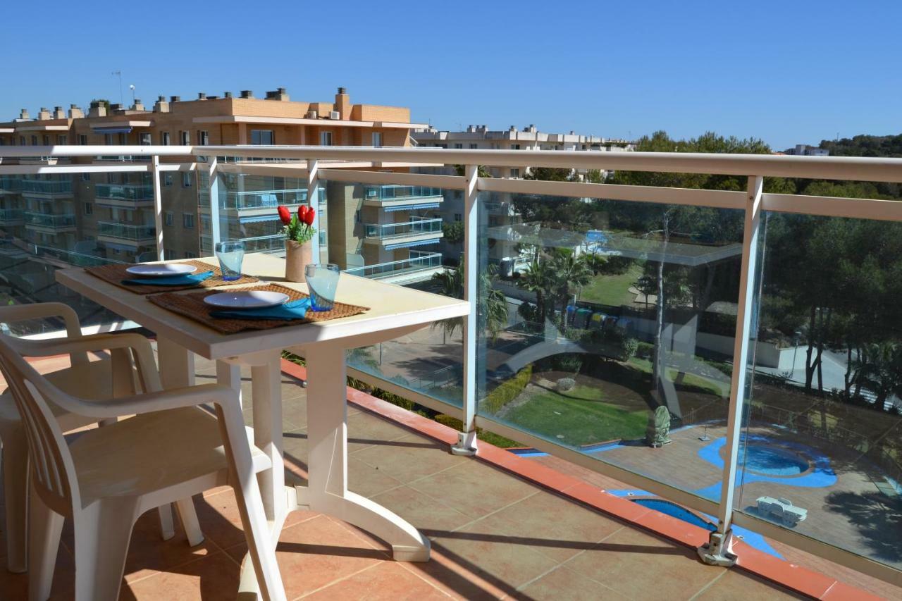 Lovely Familiar Apartment With Pool In Cap 살루 외부 사진