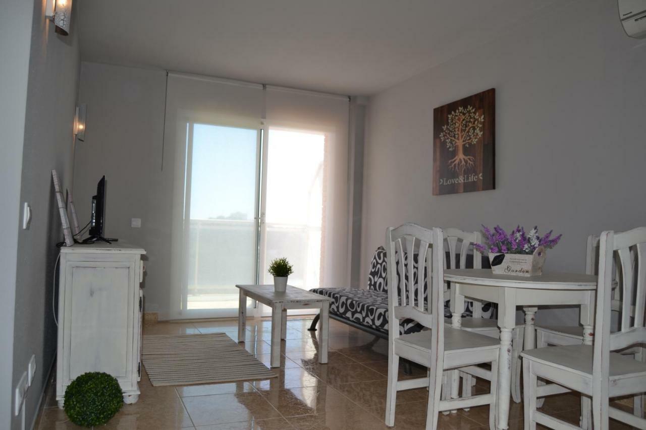 Lovely Familiar Apartment With Pool In Cap 살루 외부 사진