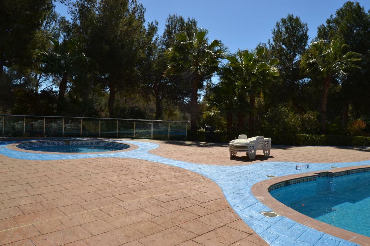 Lovely Familiar Apartment With Pool In Cap 살루 외부 사진