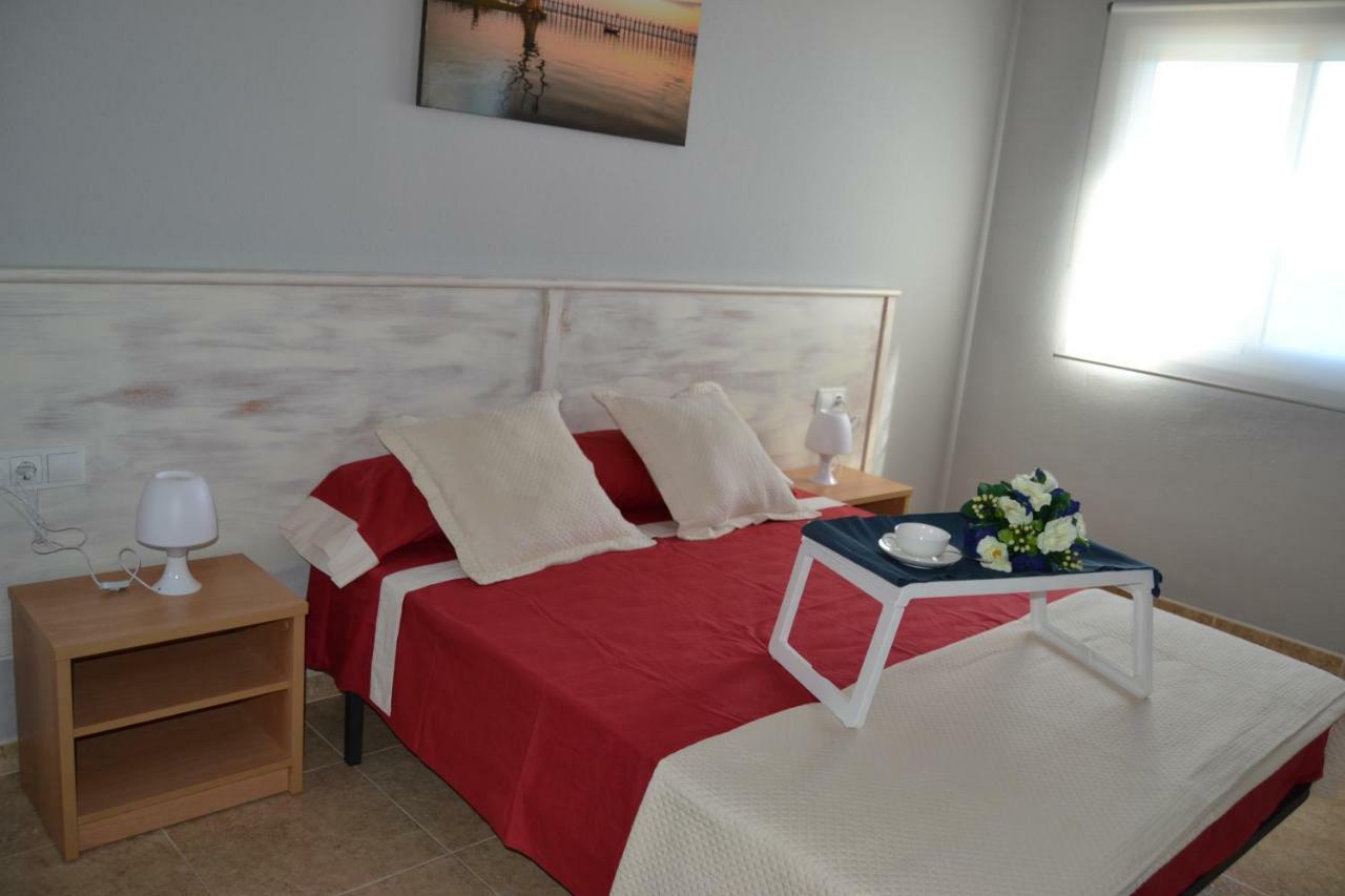 Lovely Familiar Apartment With Pool In Cap 살루 외부 사진