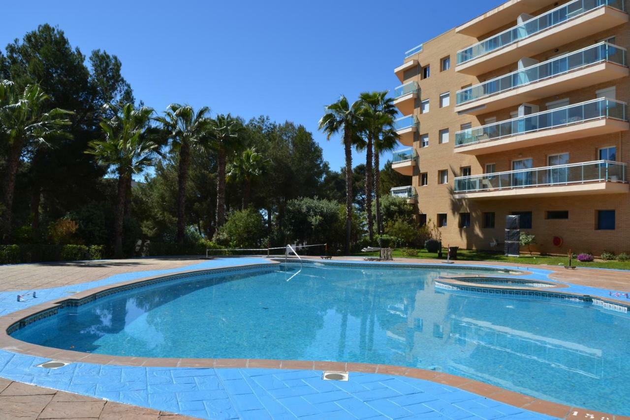 Lovely Familiar Apartment With Pool In Cap 살루 외부 사진