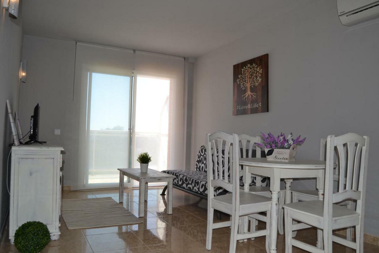 Lovely Familiar Apartment With Pool In Cap 살루 외부 사진