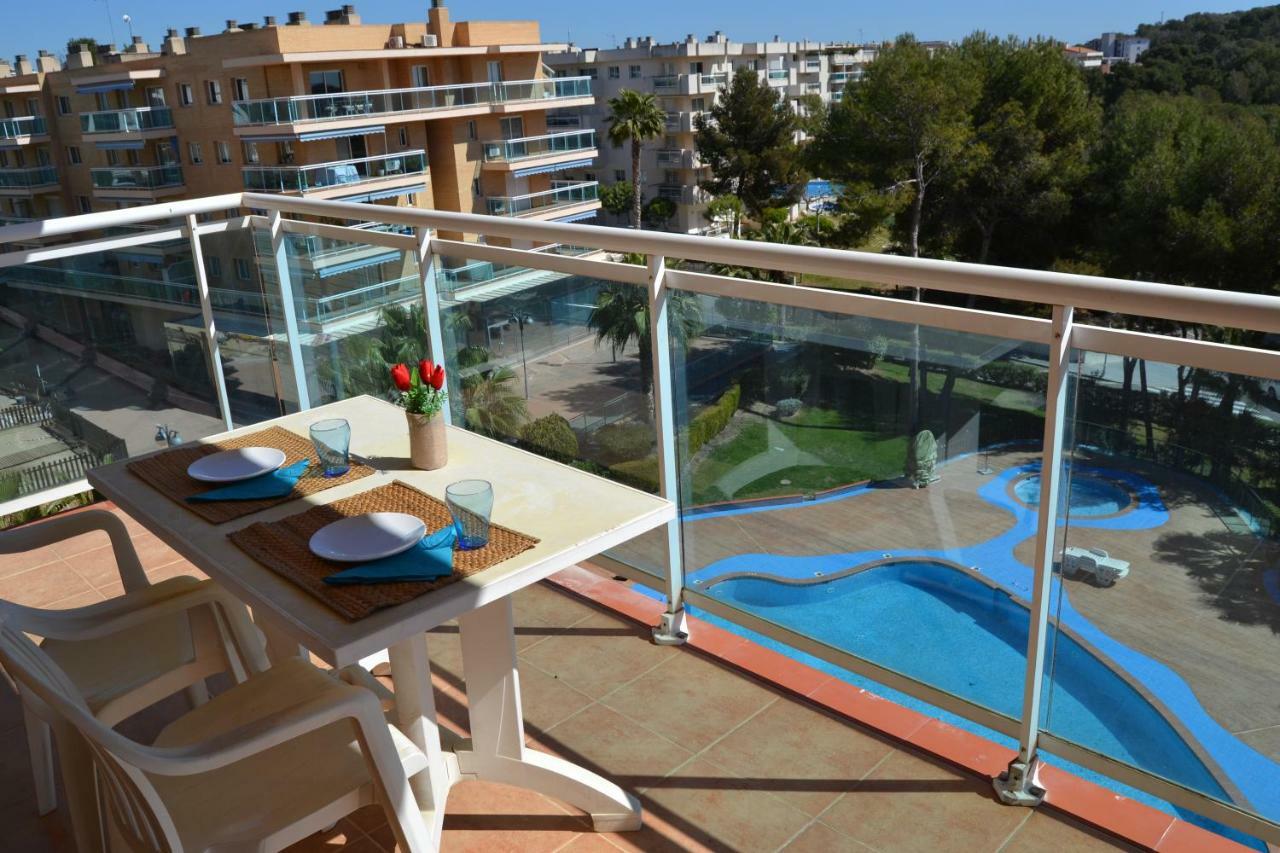 Lovely Familiar Apartment With Pool In Cap 살루 외부 사진