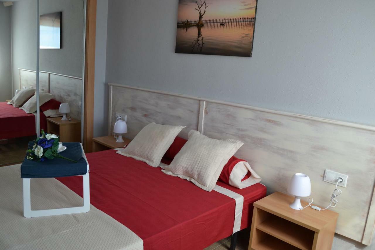 Lovely Familiar Apartment With Pool In Cap 살루 외부 사진